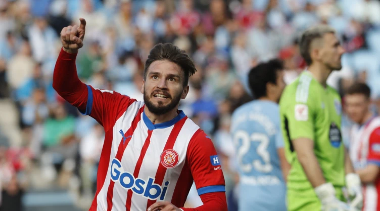 El delantero del Girona Portu celebra su gol