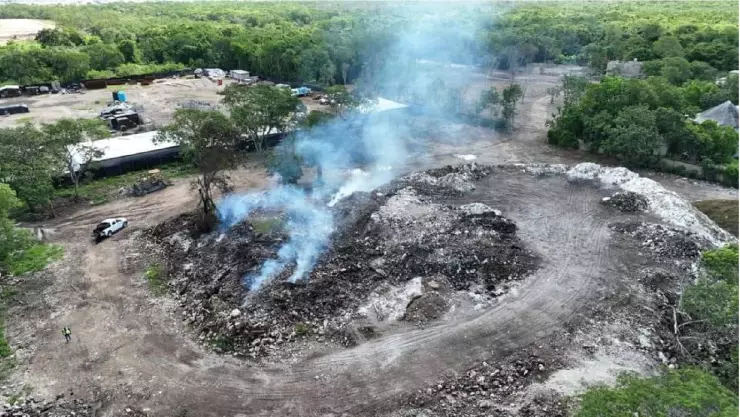 Vecinos de Villas del Sol en Playa del Carmen se quejan de humo que deja construcción.jpg