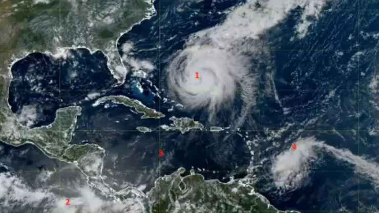 Imagen satelital muestra al PODEROSO Huracán Ernesto su paso por aguas del Caribe.