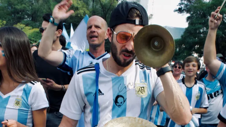 7 canciones de fútbol ideales para escuchar durante la Copa Mundial de la FIFA 2026TM que te harán sentir la fiebre mundialista
