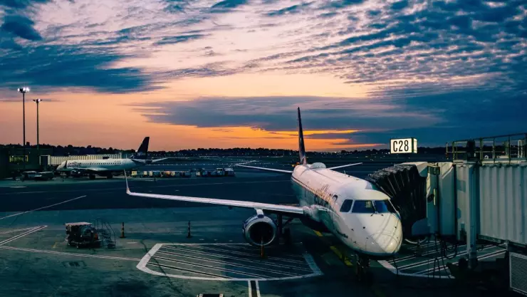 Niño de 11 años MUERE en pleno vuelo a Nueva York