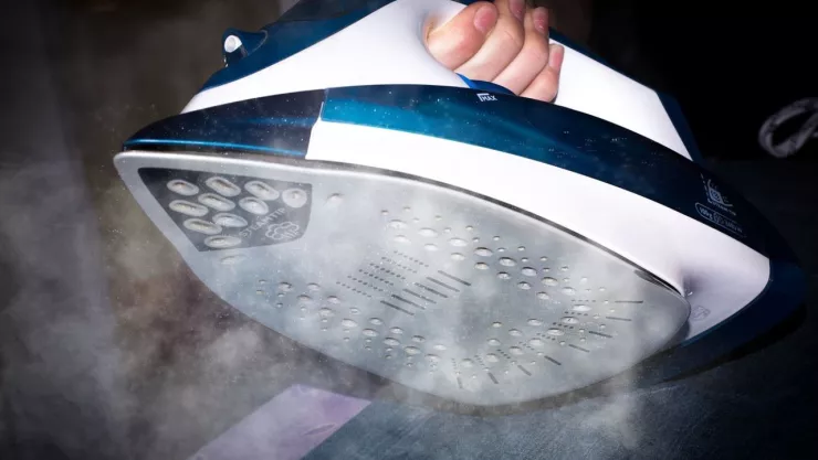 Así debes eliminar toda la suciedad de la plancha