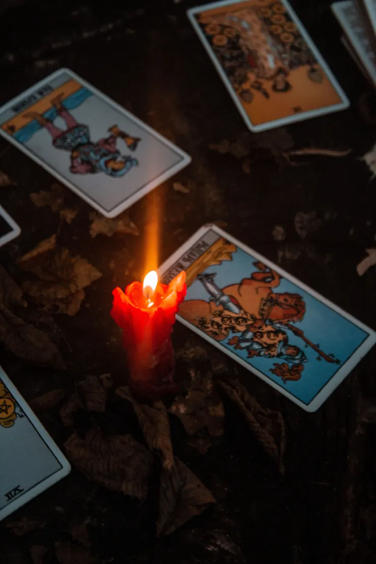 Así puedes limpiar tu baraja del tarot, de acuerdo con expertos
