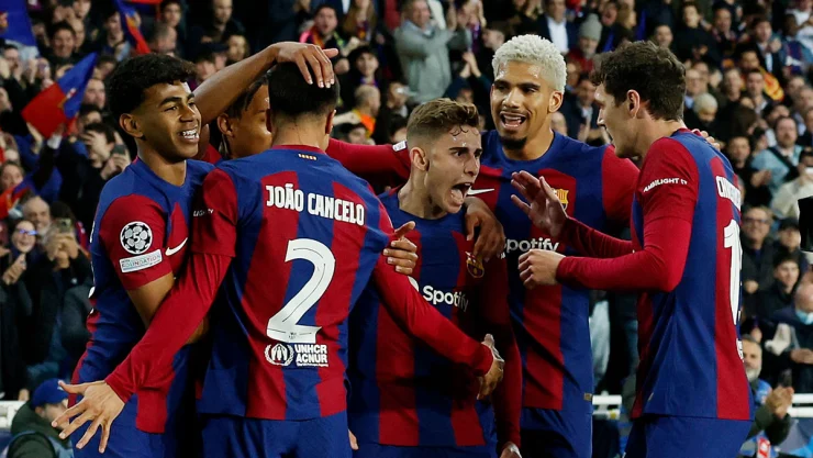 Barcelona celebra gol ante Napoli