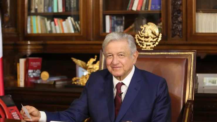 AMLO revela el nombre de su libro, se llamará ‘A la mitad del camino’