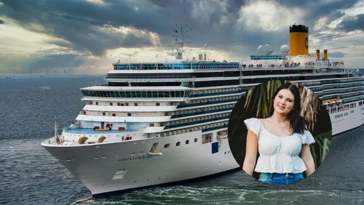 Foto de crucero sobre el mar y de Anna Kepner