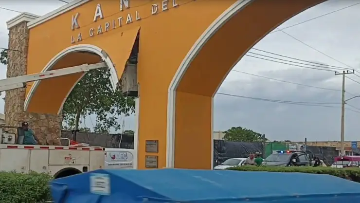 Arco de Kanasín colapsa por las fuertes lluvias; esto fue lo que pasó