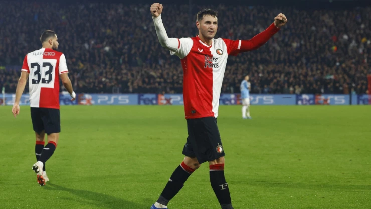 Santiago Giménez gol Champions League