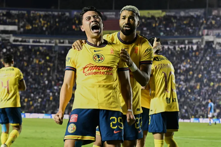 Ramón Juárez festeja gol con Club América