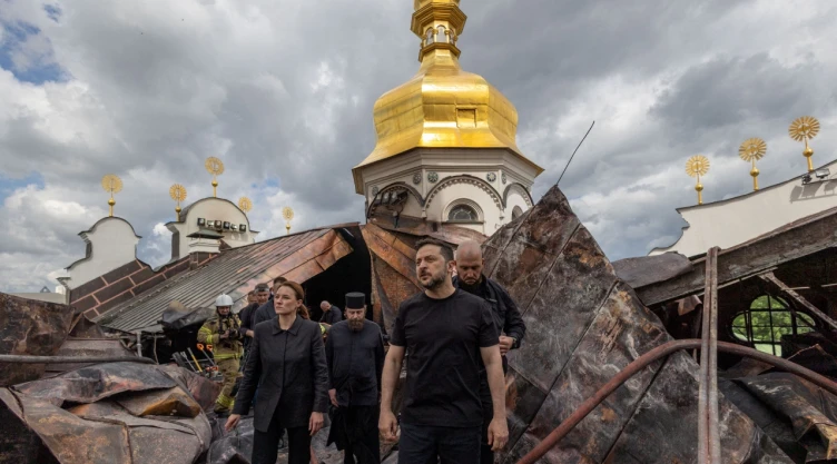 Ataque ruso en Kiev destruye catedral histórica