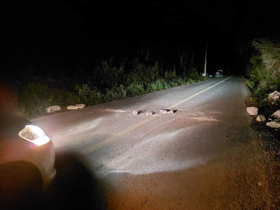 Madrugada con bloqueos carreteros en Tulum (3)