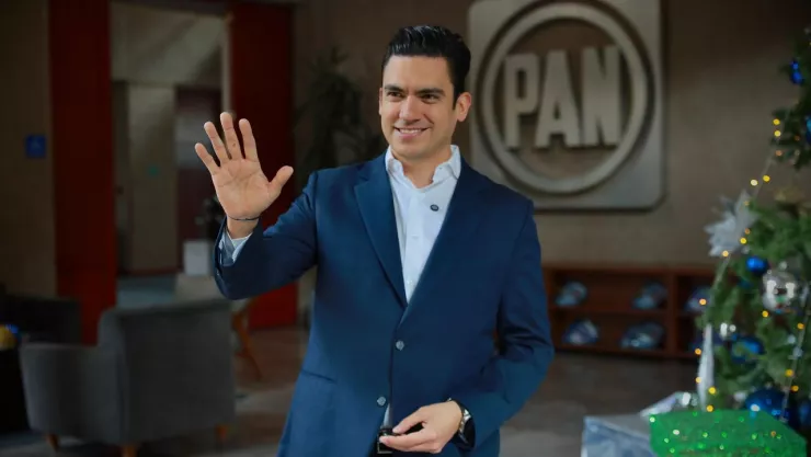 Jorge Romero dirigente del PAN saluda