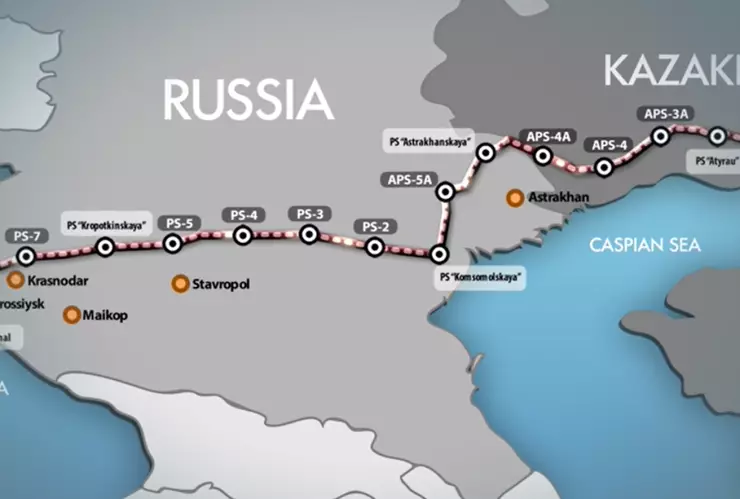 Las exportaciones de petróleo desde la terminal del Consorcio del Oleoducto del Caspio (CPC) de Kazajistán, en la costa rusa del Mar Negro, se detuvieron por completo el miércoles tras los daños causados por una gran tormenta y el continuo mal tiempo, según dijeron un agente de buques del puerto y el jefe del CPC.

El oleoducto CPC está en el punto de mira desde que Rusia comenzó lo que denomina como una “operación militar especial” en Ucrania, que ha restringido las exportaciones rusas y ha provocado una subida del precio del petróleo.

Estados Unidos ha impuesto sanciones al petróleo de Rusia, pero dijo que los flujos desde Kazajistán a través de Rusia deberían funcionar sin interrupción.

Dos de las tres instalaciones de carga del puerto de Novorossiisk, en el Mar Negro, resultaron dañadas por la tormenta y su reparación tardará al menos un mes y medio, dijo el viceministro de Energía de Rusia, Pavel Sorokin.

"…Si se confirman los daños, tomará entre 1,5 y 2 meses. Este es un período de tiempo bastante serio y vemos que puede desaparecer el riesgo de alrededor de 1 millón de barriles por día. Ciertamente, nos gustaría que la recuperación se lleve a cabo tan pronto como sea posible (…) posible y las consecuencias están descartadas, porque esto afecta a las empresas rusas, esto afecta en particular a la producción de las empresas rusas en la región. Por lo tanto, nos esforzaremos por corregir estas consecuencias potencialmente graves…", dijo el funcionario.

Pavel Sorokin señaló que de los 3 atracaderos que tiene el oleoducto, uno estaba dañado y era posible que un segundo también se hubiera visto afectado. Por su parte, el director ejecutivo de CPC, Niklai Gorban, dijo que los daños son “críticos”. 

También afirmó que los proveedores extranjeros han suspendido las entregas de piezas de repuesto para las instalaciones dañadas.

¿Qué es el Consorcio del Oleoducto del Caspio (CPC)?

El oleoducto CPC transporta alrededor de 1.2 millones de barriles diarios del principal grado de crudo de Kazajistán.

Este volumen representa el 1.2% de la demanda mundial.

La mayor parte del petróleo del oleoducto pertenece a Rusia, Kazajistán y a grandes petroleras internacionales como Chevron. 

Cualquier interrupción importante de sus flujos supondrá una mayor tensión en un mercado mundial petrolero, que se enfrenta a una de las peores crisis de suministro desde el embargo petrolero árabe de los años 70.
