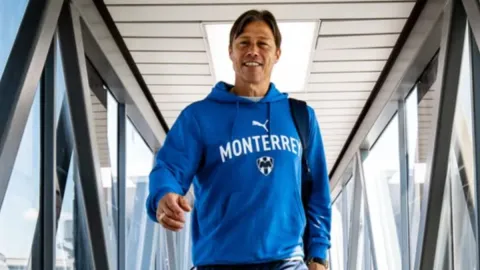 sancion-matias-almeyda-tras-pelearse-aficionado-leon
