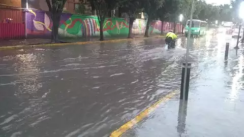Activan alerta naranja en CDMX por lluvias causadas por hurac&aacute;n Grace