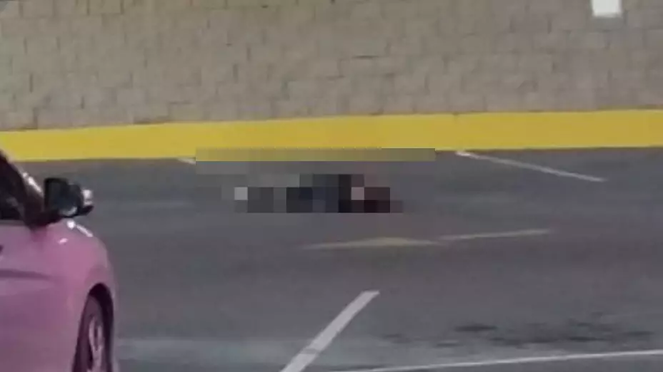 Matan a hombre en el estacionamiento de plaza en Playas de Tijuana