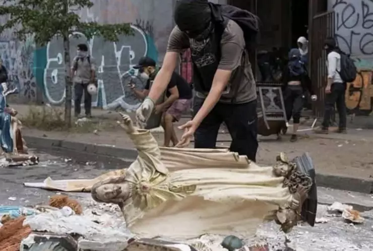 destruyen figuras católicas en nicaragua por órdenes de su presidente.jpg