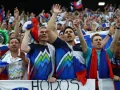 La afición de Eslovenia luce su colorido previo al arranque del juego ante Portugal.jpg