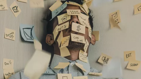 Personas renuncian a su trabajo por estrés laboral