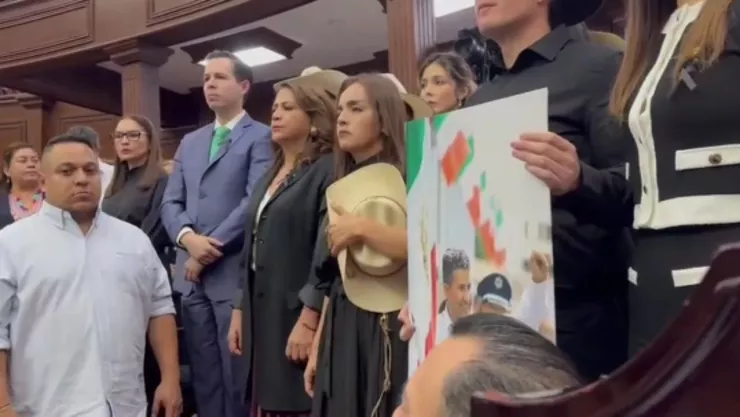Grecia Quiroz toma protesta como alcaldesa de Carlos Manzo