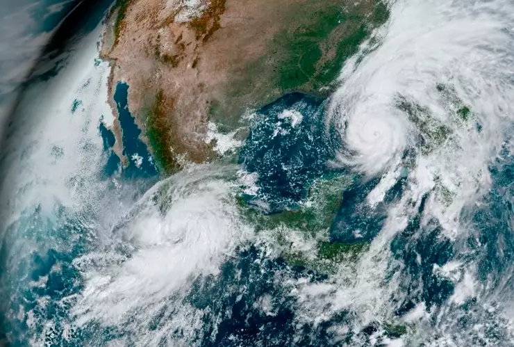 Huracán Helene avanza en Categoría 2 y podría fortalecerse antes de tocar tierra en EUA