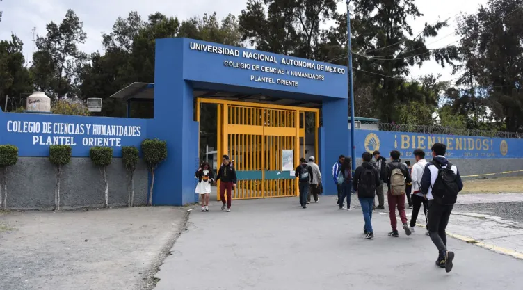 Fachada del Colegio de Ciencias y Humanidades Plantel Oriente de la UNAM.