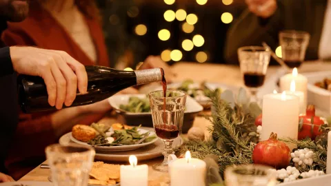 Navidad 2024: Alimentos que SÍ y NO recomiendan cenar a personas con gastritis