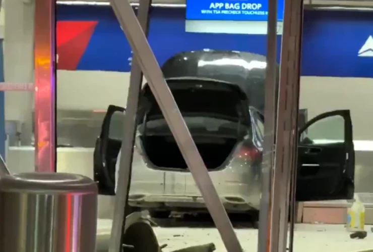 auto dentro de la terminal mcnamara del aeropuerto de detroit, estados unidos el 23 de enero de 2026