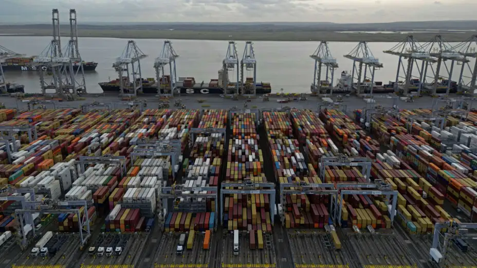 Contenedores de mercancia en el puerto de Gateway, en Londres.