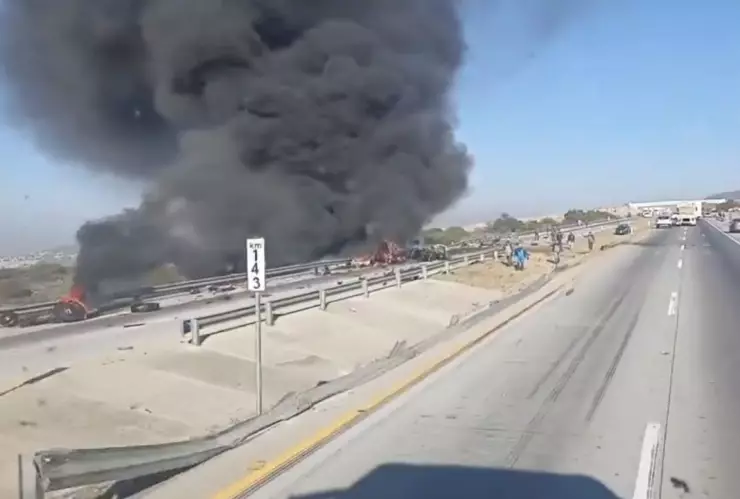 ¿Qué pasó en la autopista Arco Norte? Aparece tráiler calcinado en la carretera