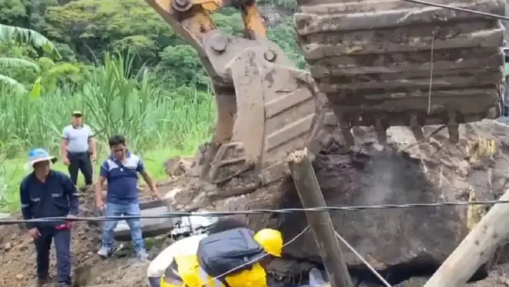 Mujer es aplastada por una roca de 10 toneladas; así la rescataron