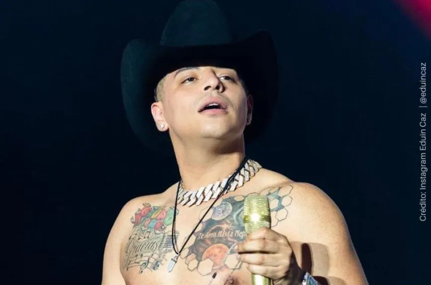Eduin Caz sin camisa.jpg