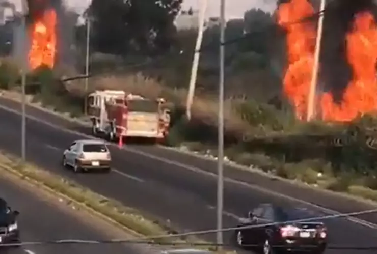 Incendio en ductos de Pemex