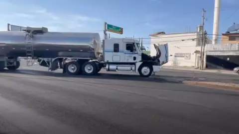 familia se salva de ser embestida por trailer en León