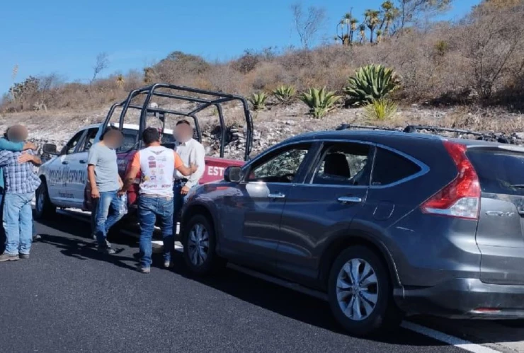 Rescatan a tres víctimas de secuestro en Acatlán de Osorio