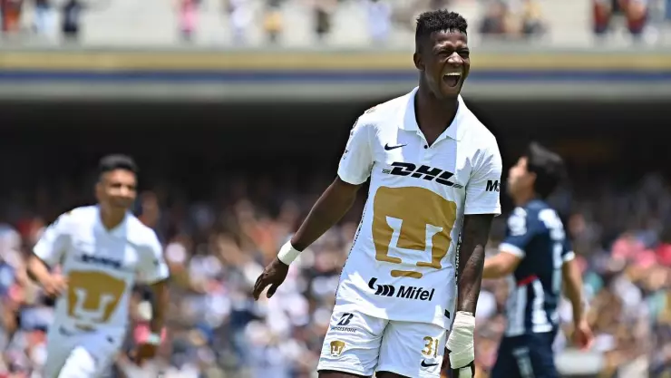 Pumas gana a Monterrey con un hombre menos y se mete a puestos de Liguilla