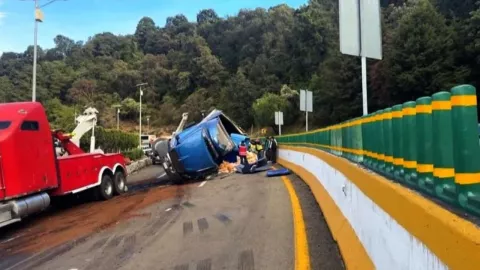 Accidente de tráiler en la carretera México-Cuernavaca provoca largas filas