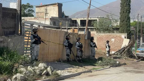Custodian casa con presuntos cuerpos enterrados en la colonia Ejido Francisco Villa en Tijuana