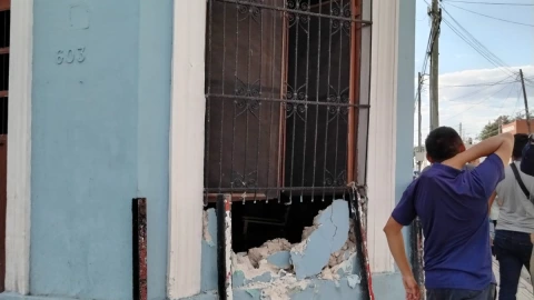 choque en la ermita pared.