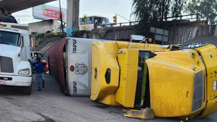 Accidente en autopista Chamapa-Lechería provoca caos vial