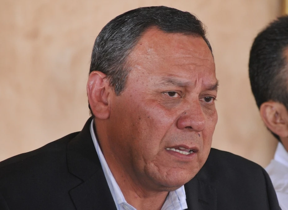 El senador Luis Sánchez Jiménez aseguró que Jesús Zambrano debe aclarar a perredistas sobre los acuerdos que firmó con PAN y PRI, en materia energética