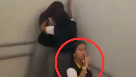 Dos estudiantes atacan a su profesora en Panamá: video se hace viral
