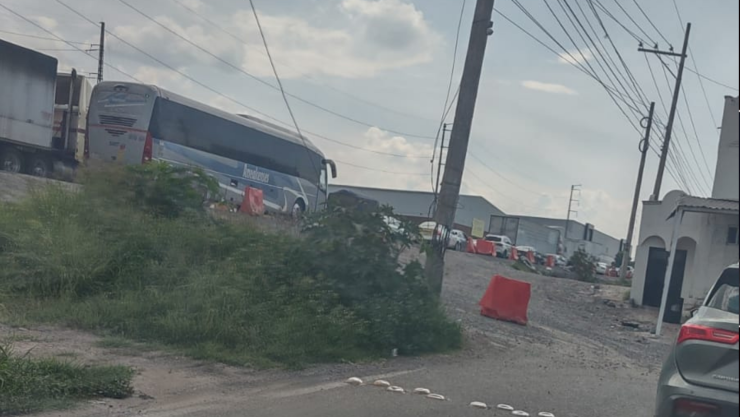 Tráfico constante en la autopista 57 en ambas direcciones