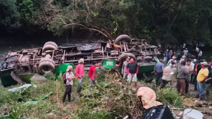 Identifican a conductor de autobús que se accidentó en Zontecomatlán ¿Quién es?