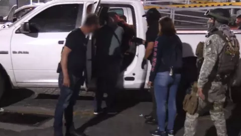 Fiscalía de Jalisco detiene a dos hombres por asesinato en club nocturno en Tlaquepaque