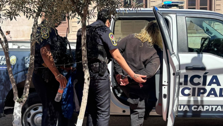 Mujer exhibicionista