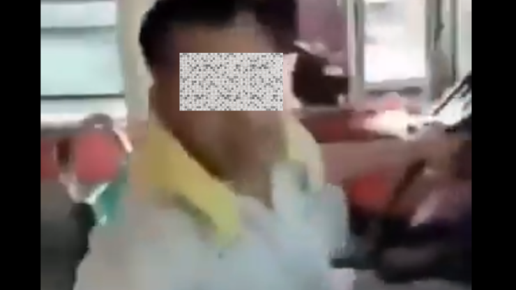 _Chofer empuja a estudiante de camión por pedir descuento en Baja California Sur.png