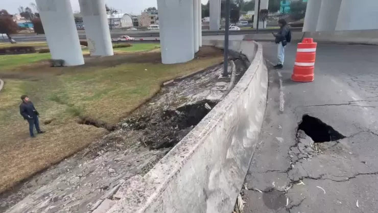 Socavón en Puente de la Concordia genera alerta vial en Iztapalapa