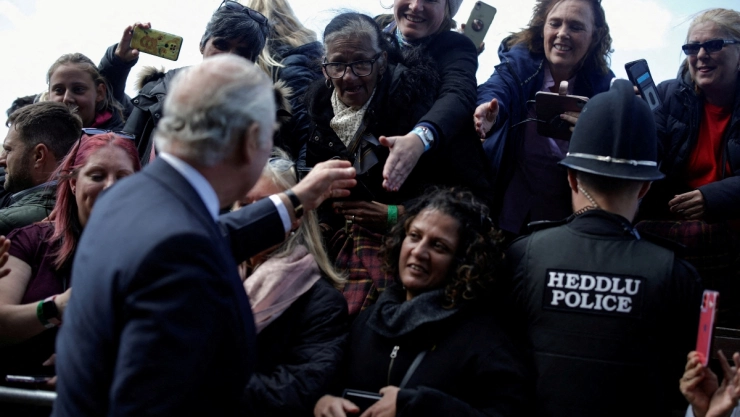 rey Carlos III acuden a fila del funeral de la Reina II