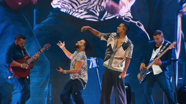 Una fan atacó a Romeo Santos en su gira con Aventura